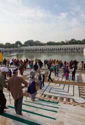 visitors-at-gurdwara-bangla-sahib-sikh-temple-new-2026-01-11-10-02-53-utc